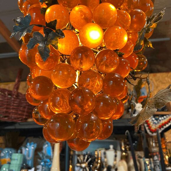 Vintage Amber Lucite Grape Swag Lamp – Eames Era 1960s – XL Plug-In Hanging Ligh - Picture 4 of 7